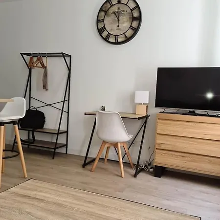 Hotell Le Petit Valence (Drome)